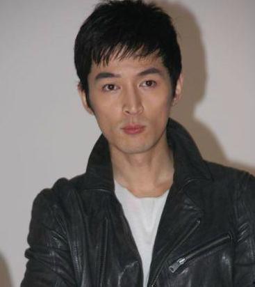 霍建华私下帅气生活照,揭秘明星的帅气日常