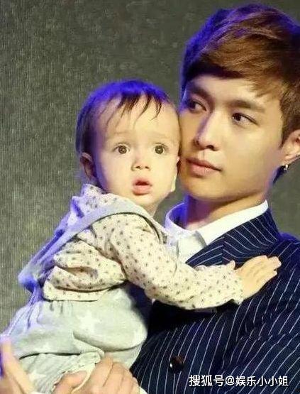 明星抱娃图片大全,抱娃图片大全集锦