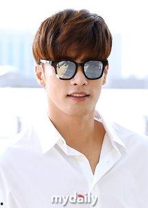 明星成勋,星光璀璨的演艺之路