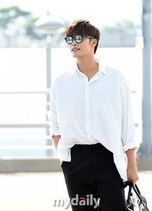 明星成勋,星光璀璨的演艺之路